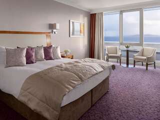 Отель Salthill Hotel Голуэй Представительский номер с кроватью размера «king-size» и видом на море-2
